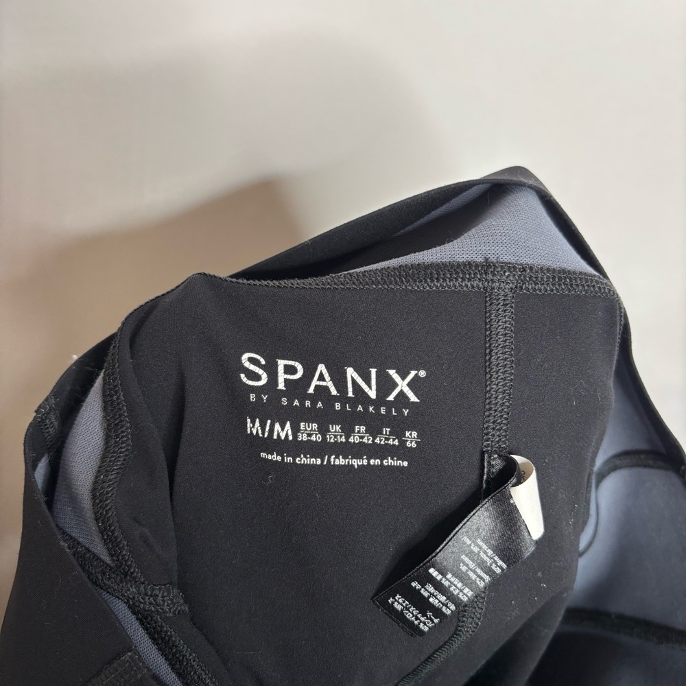 Spanx Everywear Split-hem Firm Control Leggings Medium - Picture 10 of 12